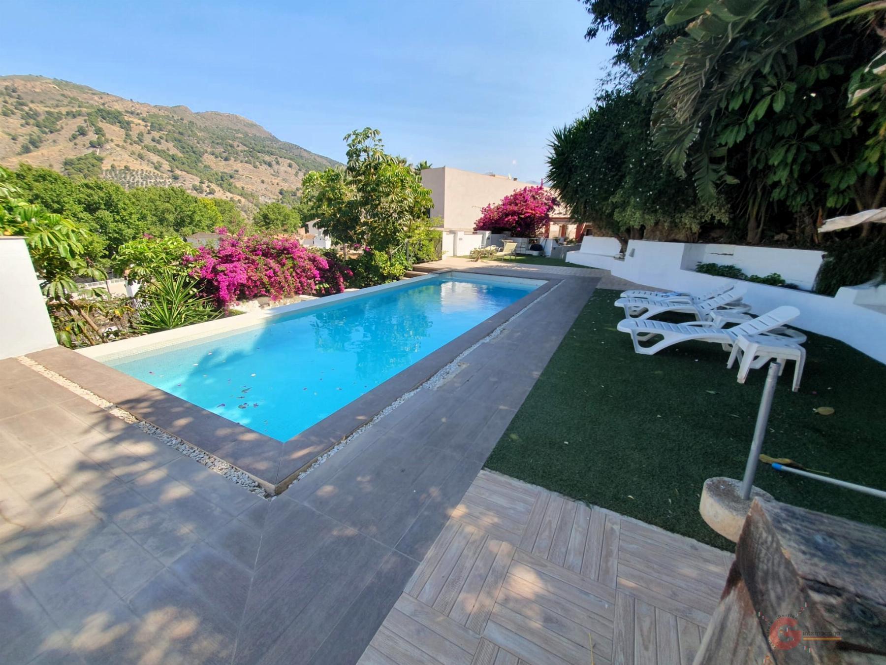 Venta de chalet en Vélez de Benaudalla