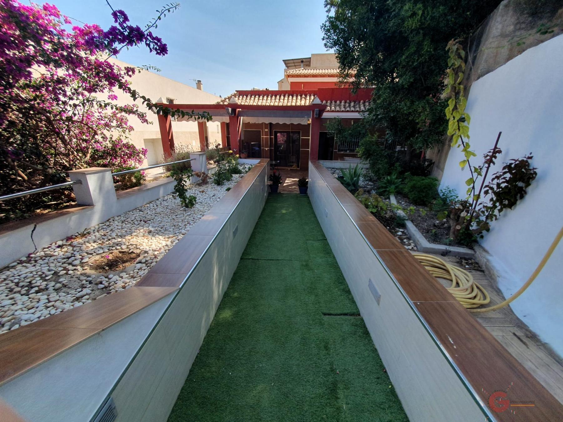 Venta de chalet en Vélez de Benaudalla