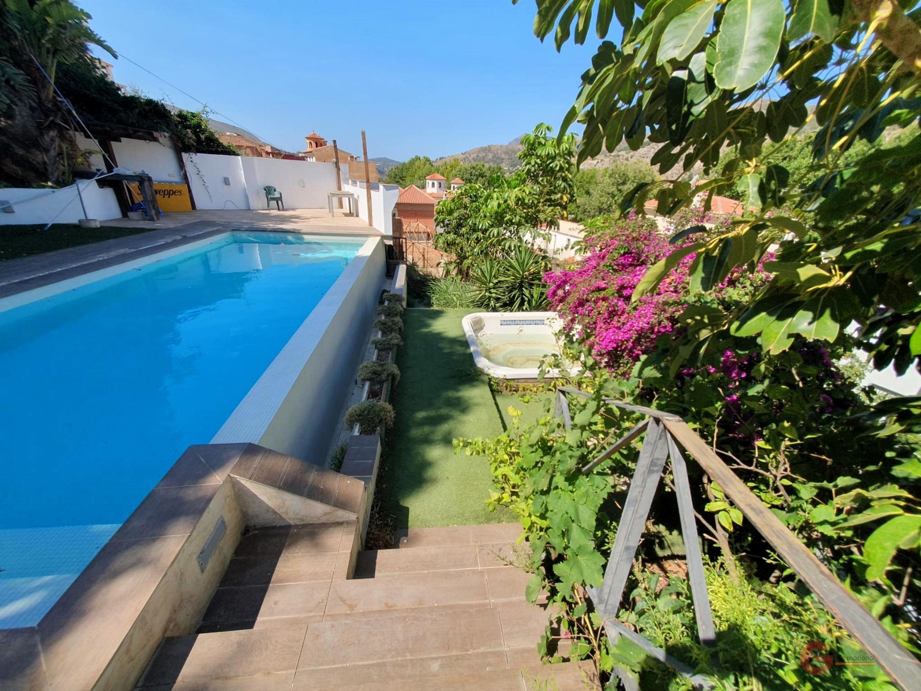 Venta de chalet en Vélez de Benaudalla