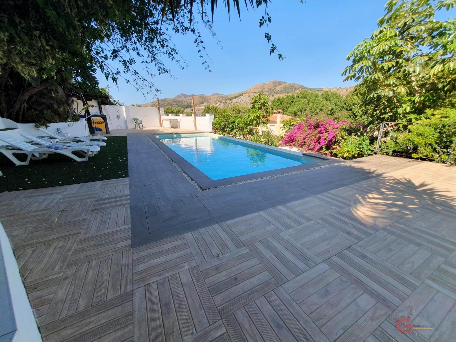 Venta de chalet en Vélez de Benaudalla