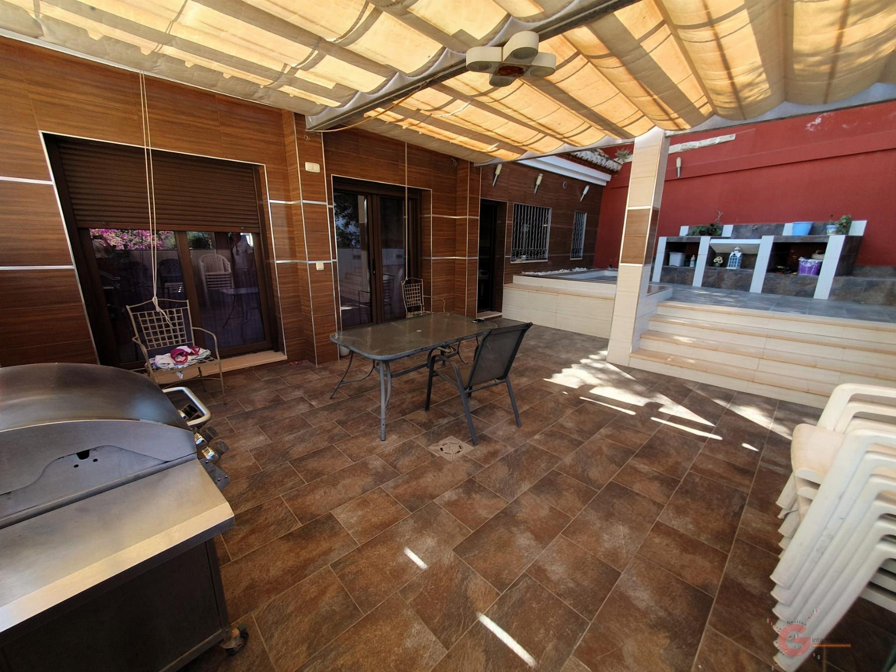 Venta de chalet en Vélez de Benaudalla