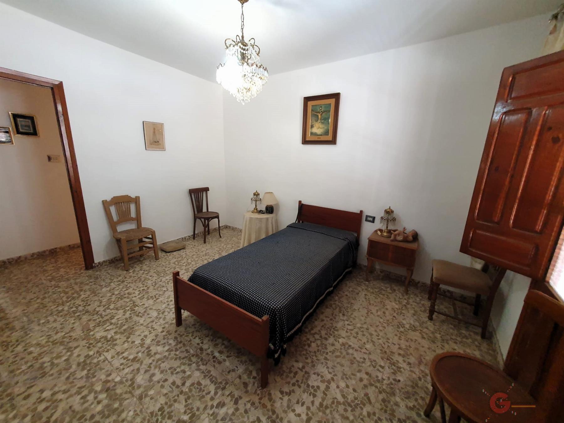 For sale of house in Vélez de Benaudalla