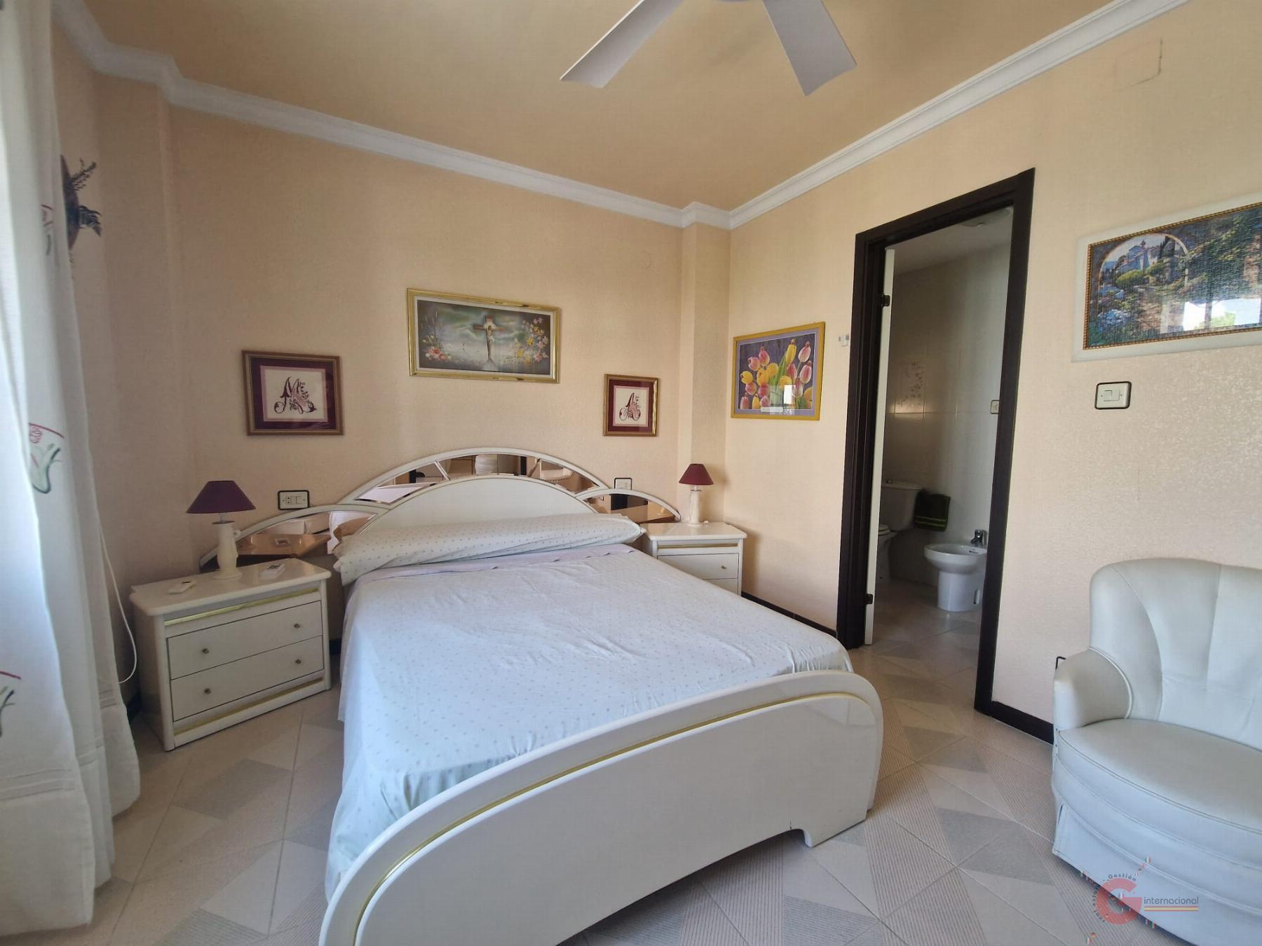 For sale of house in Salobreña