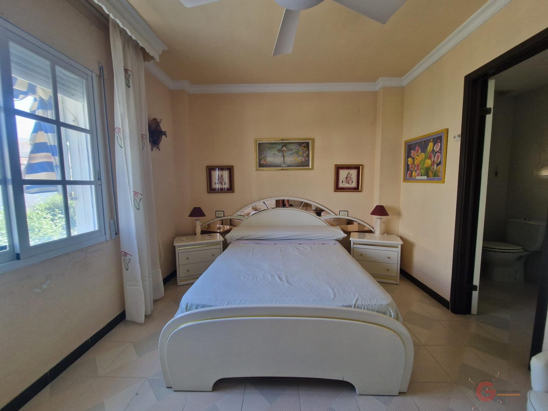 For sale of house in Salobreña