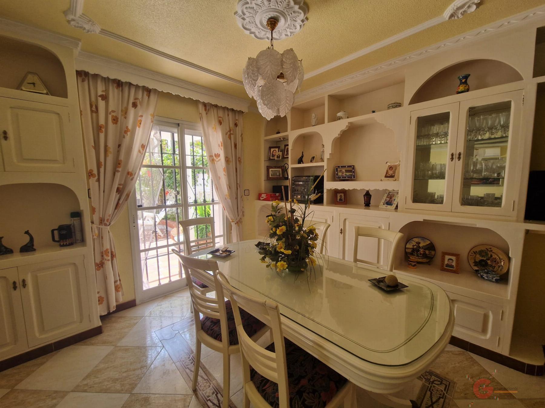 For sale of house in Salobreña
