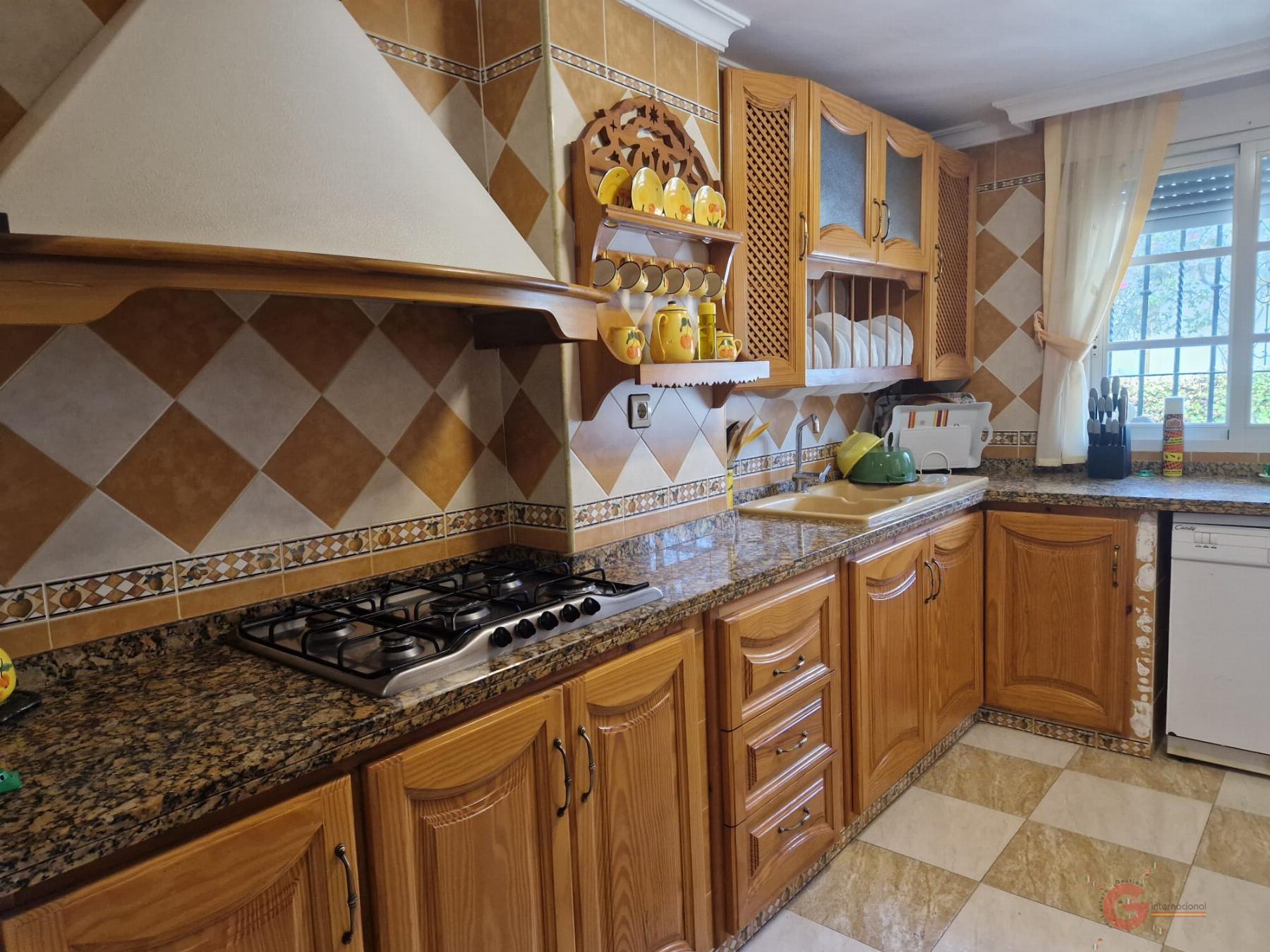 For sale of house in Salobreña