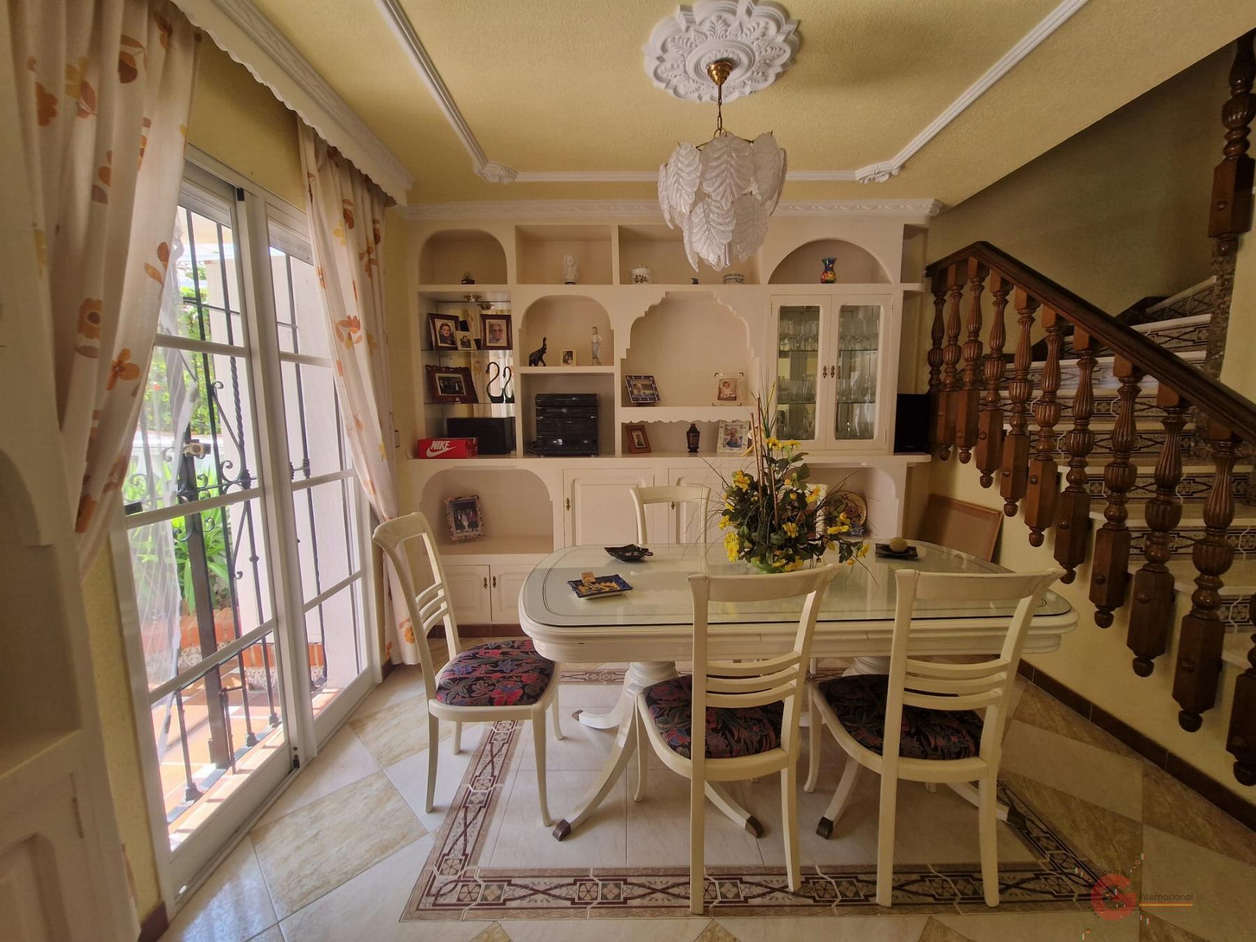 For sale of house in Salobreña