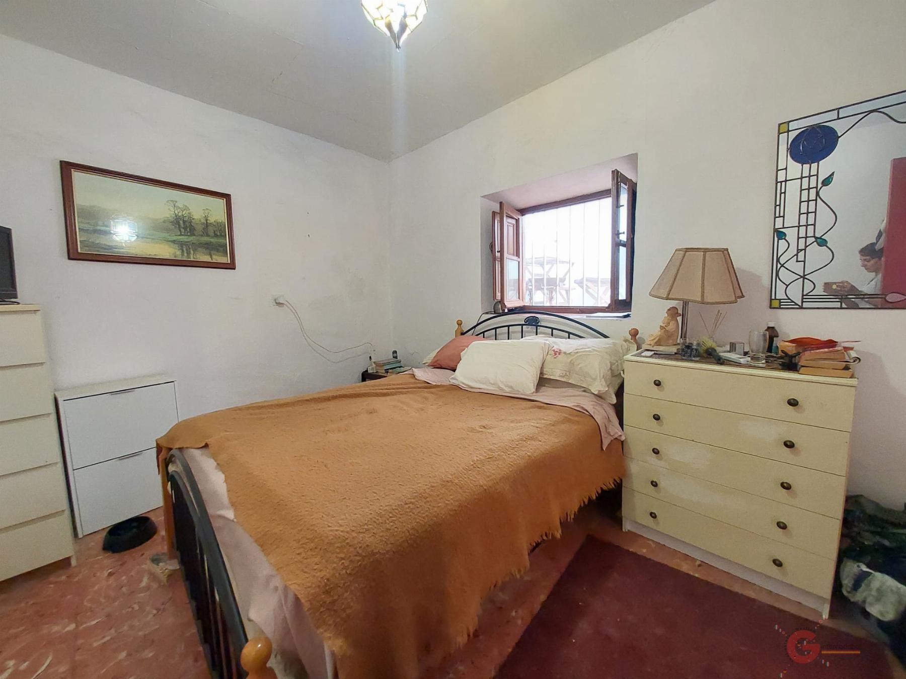 For sale of house in Vélez de Benaudalla