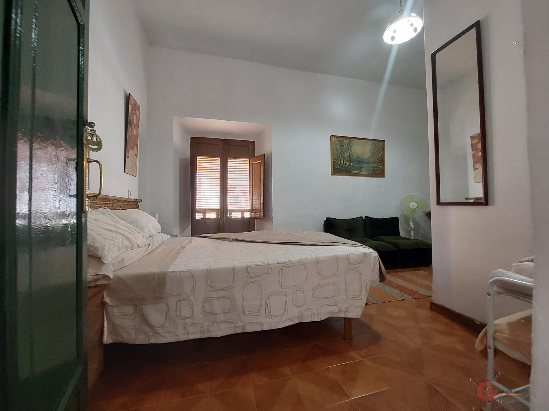 For sale of house in Vélez de Benaudalla