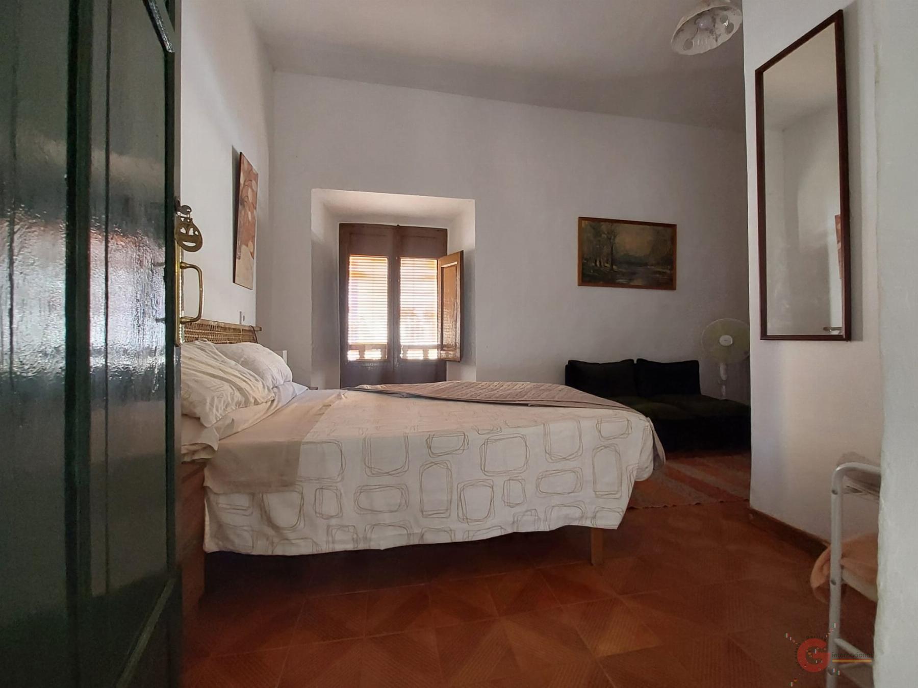 For sale of house in Vélez de Benaudalla