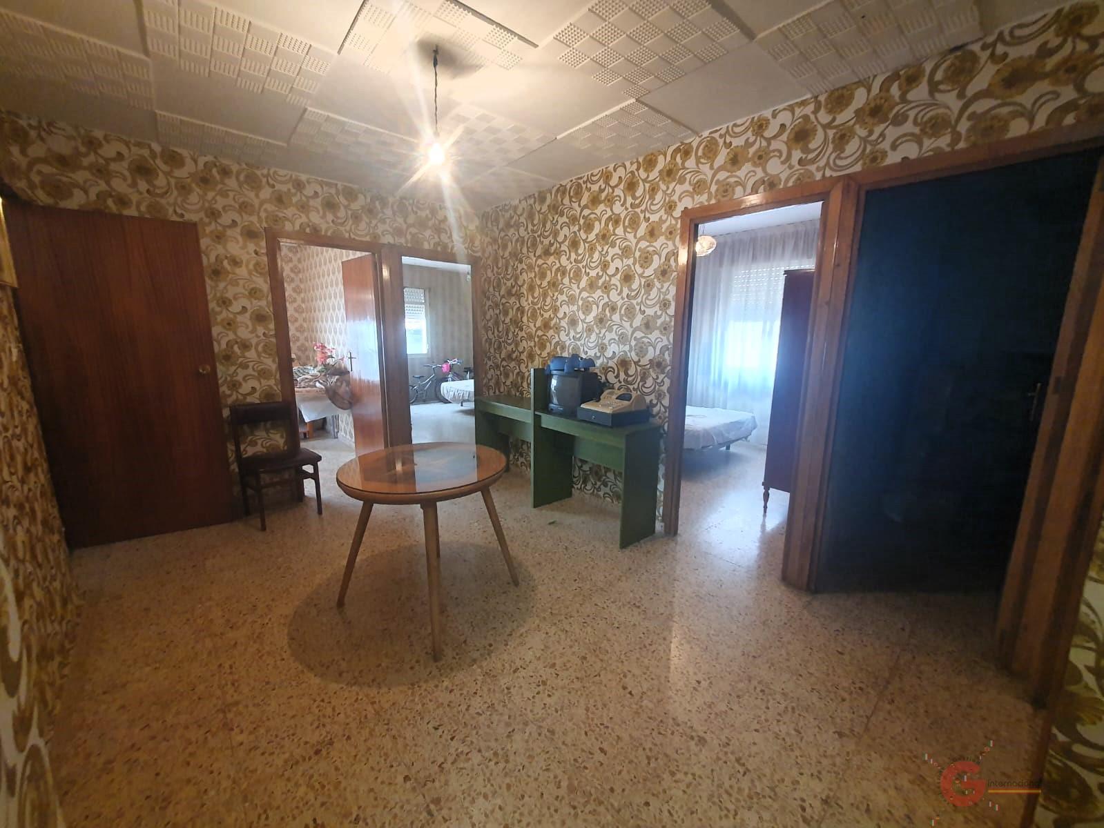 For sale of house in Lanjarón