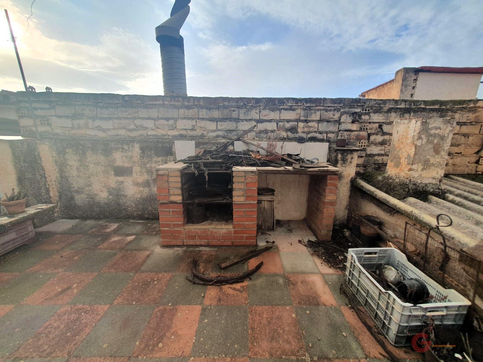 For sale of house in Lanjarón