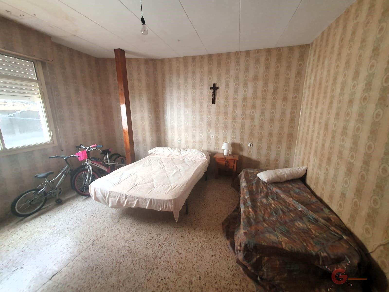 For sale of house in Lanjarón
