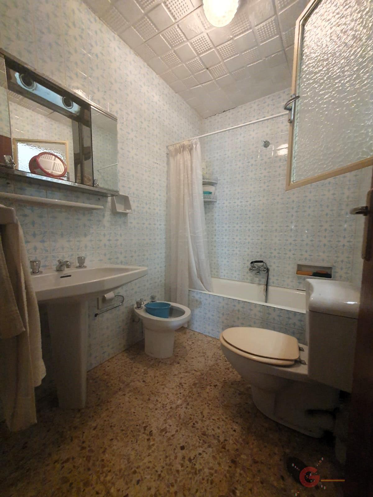 For sale of house in Lanjarón