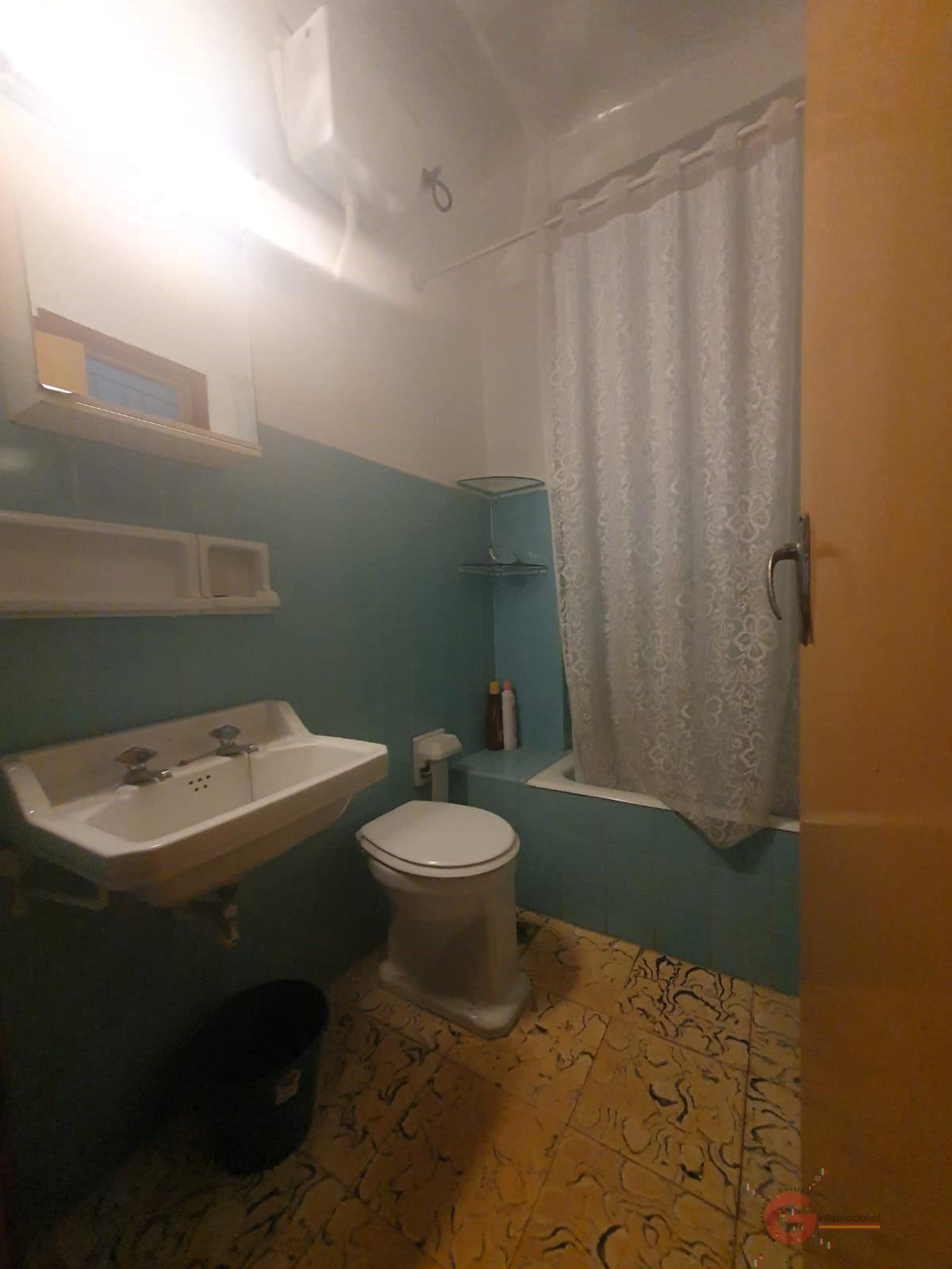 For sale of house in Lanjarón