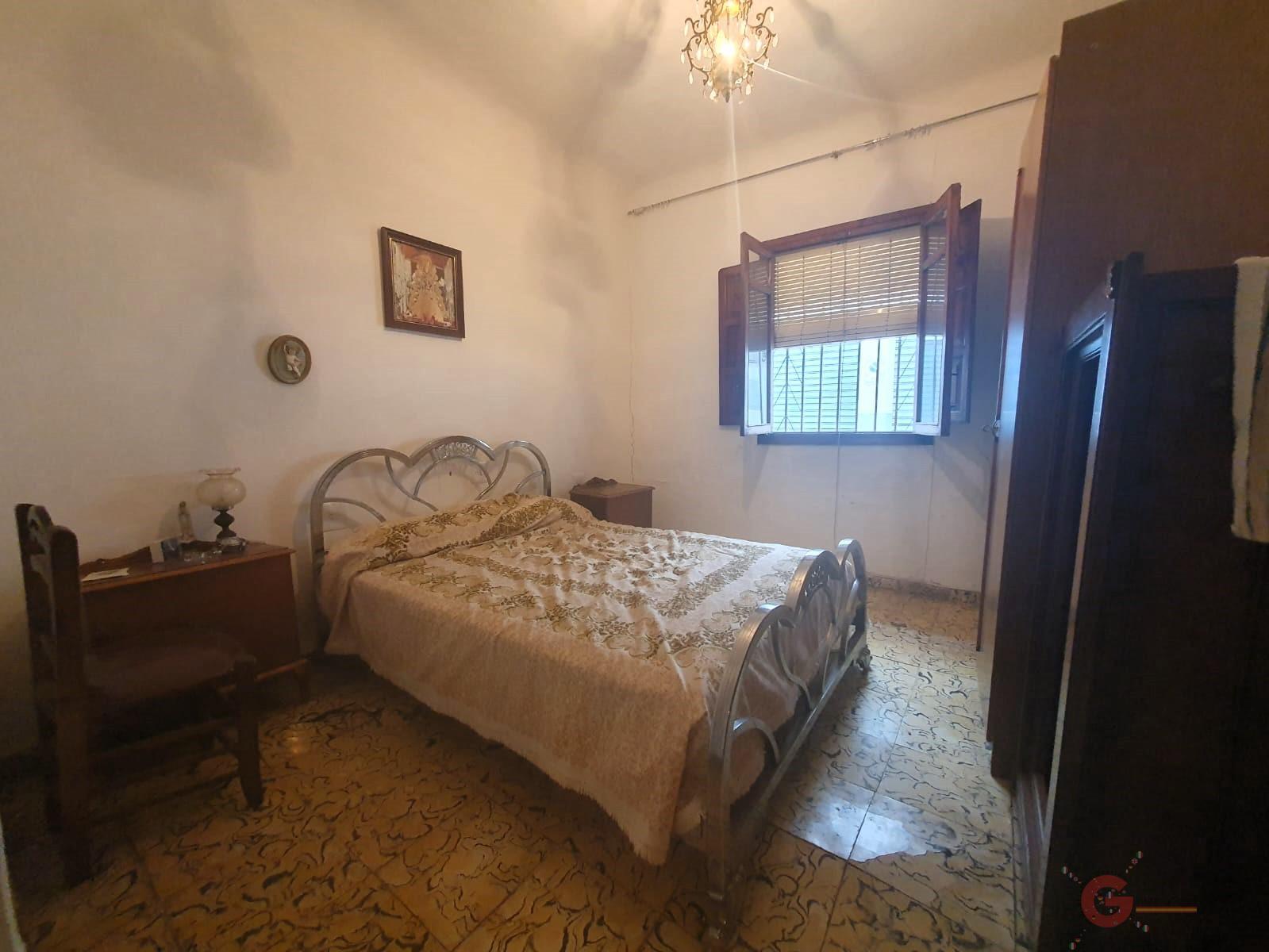 For sale of house in Lanjarón