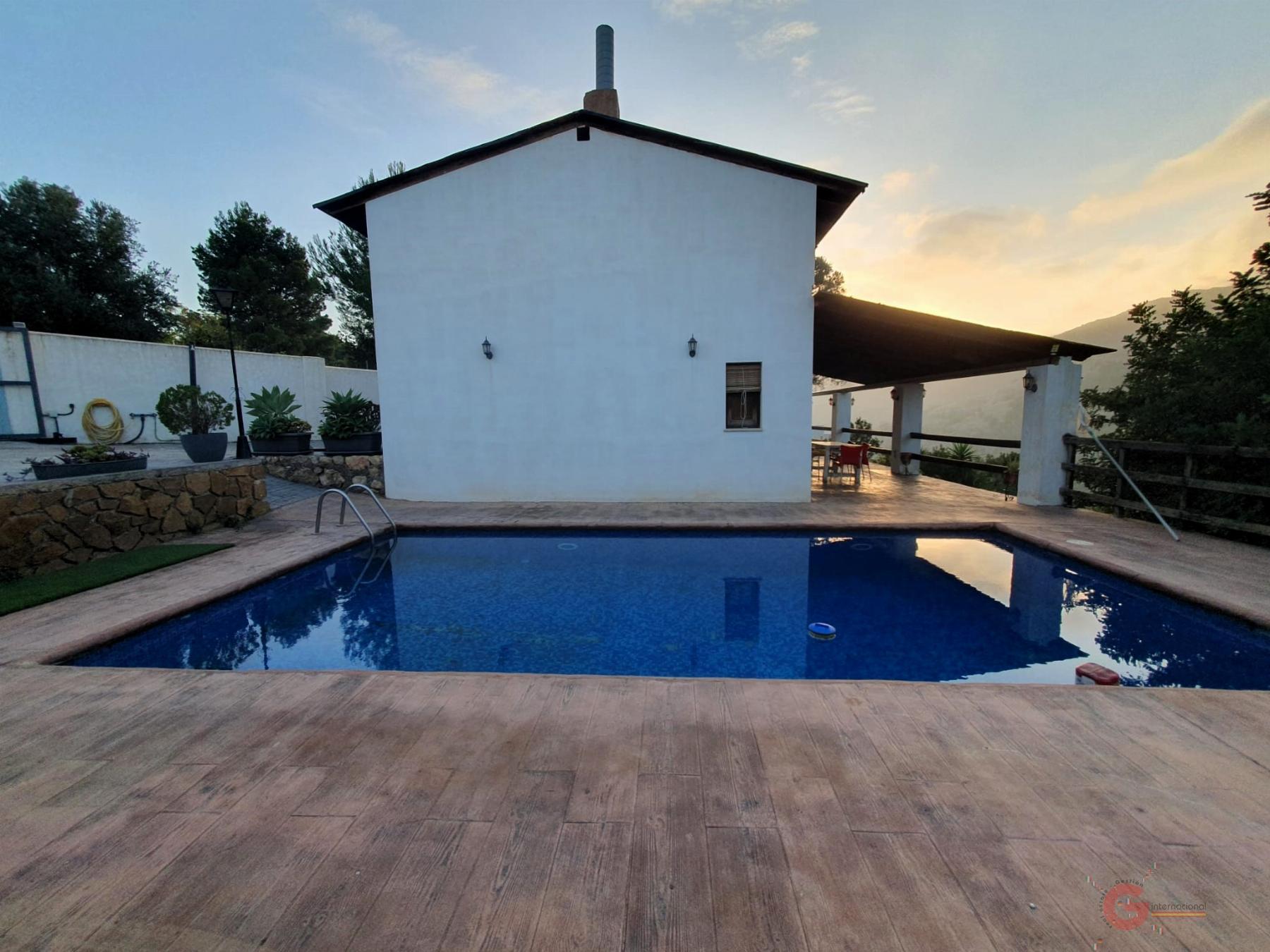 Venta de finca rústica en Vélez de Benaudalla