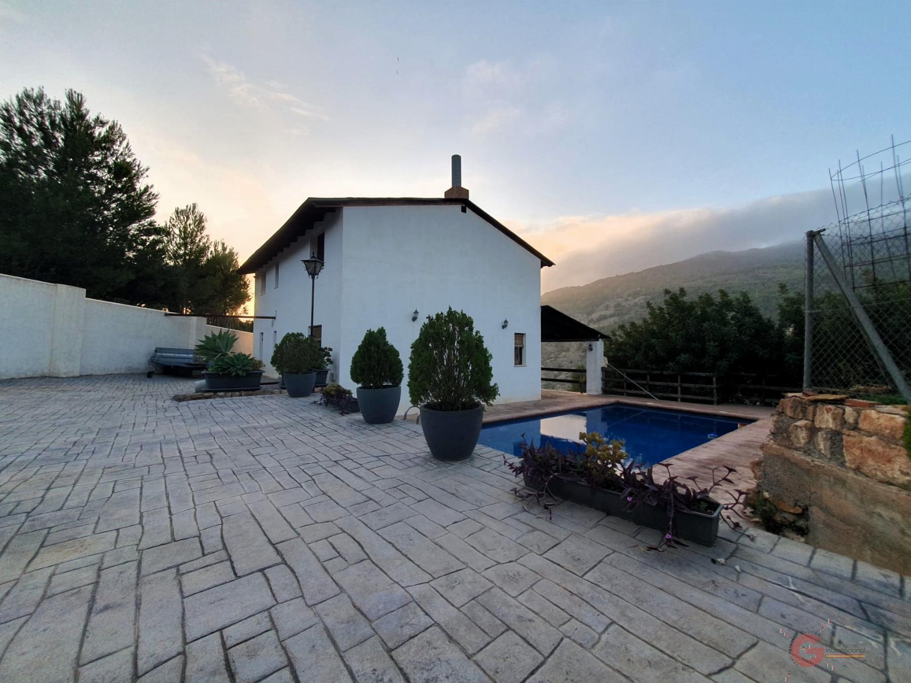 Venta de finca rústica en Vélez de Benaudalla