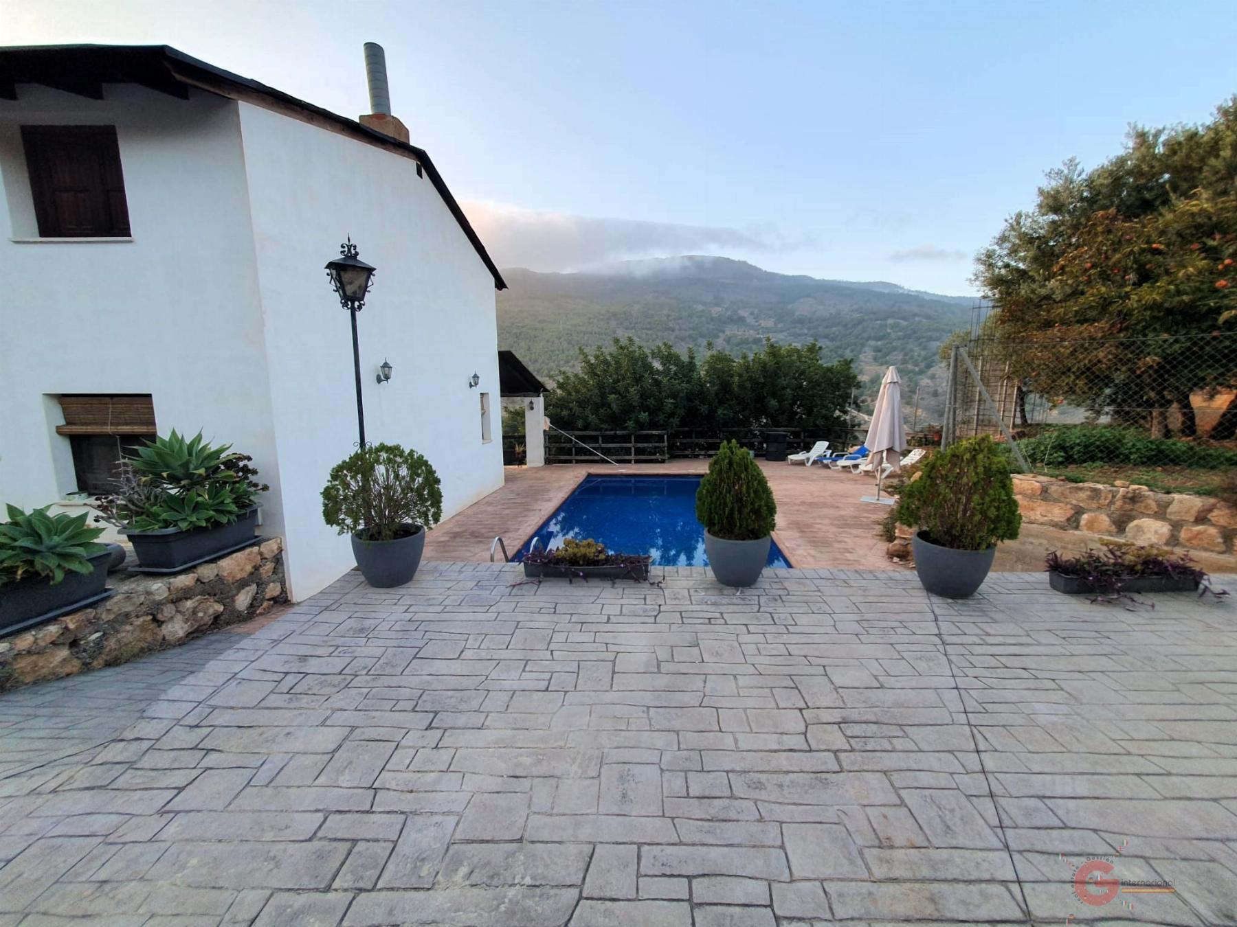 Venta de finca rústica en Vélez de Benaudalla