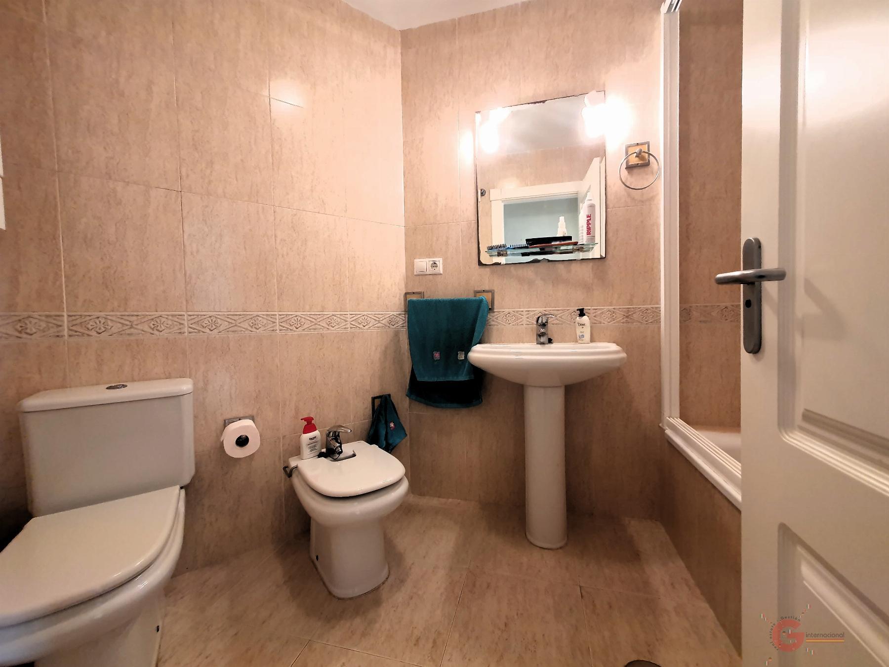 For sale of flat in Calahonda