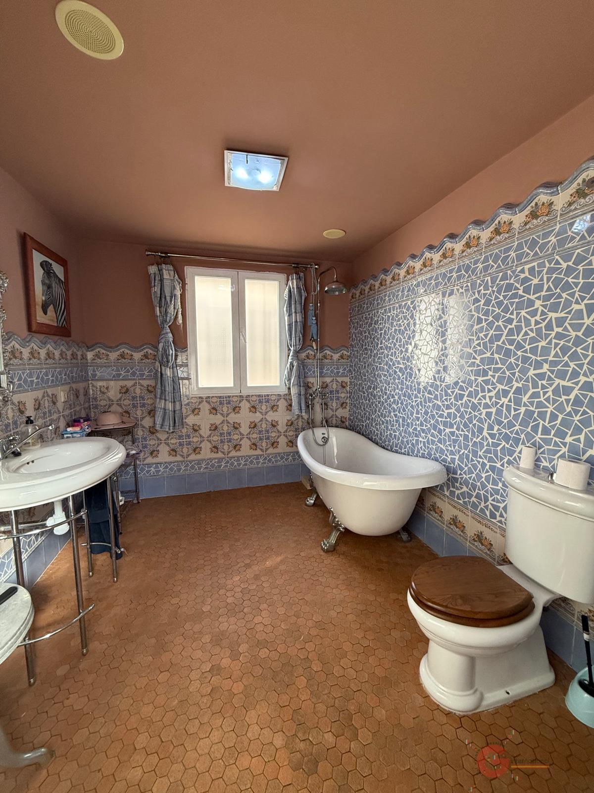 For sale of house in Salobreña