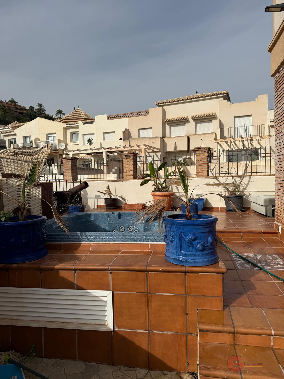 For sale of house in Salobreña