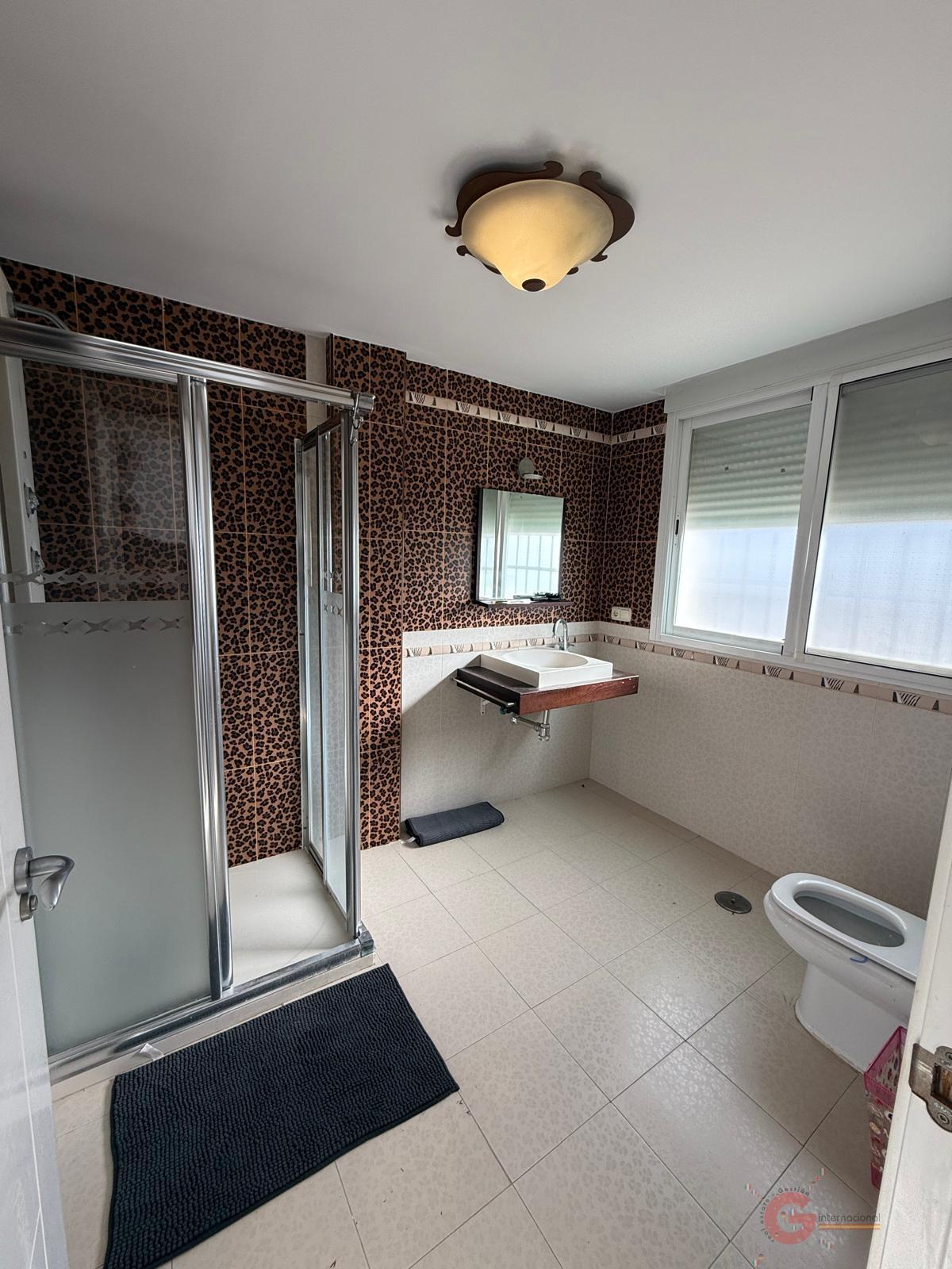 For sale of house in Salobreña
