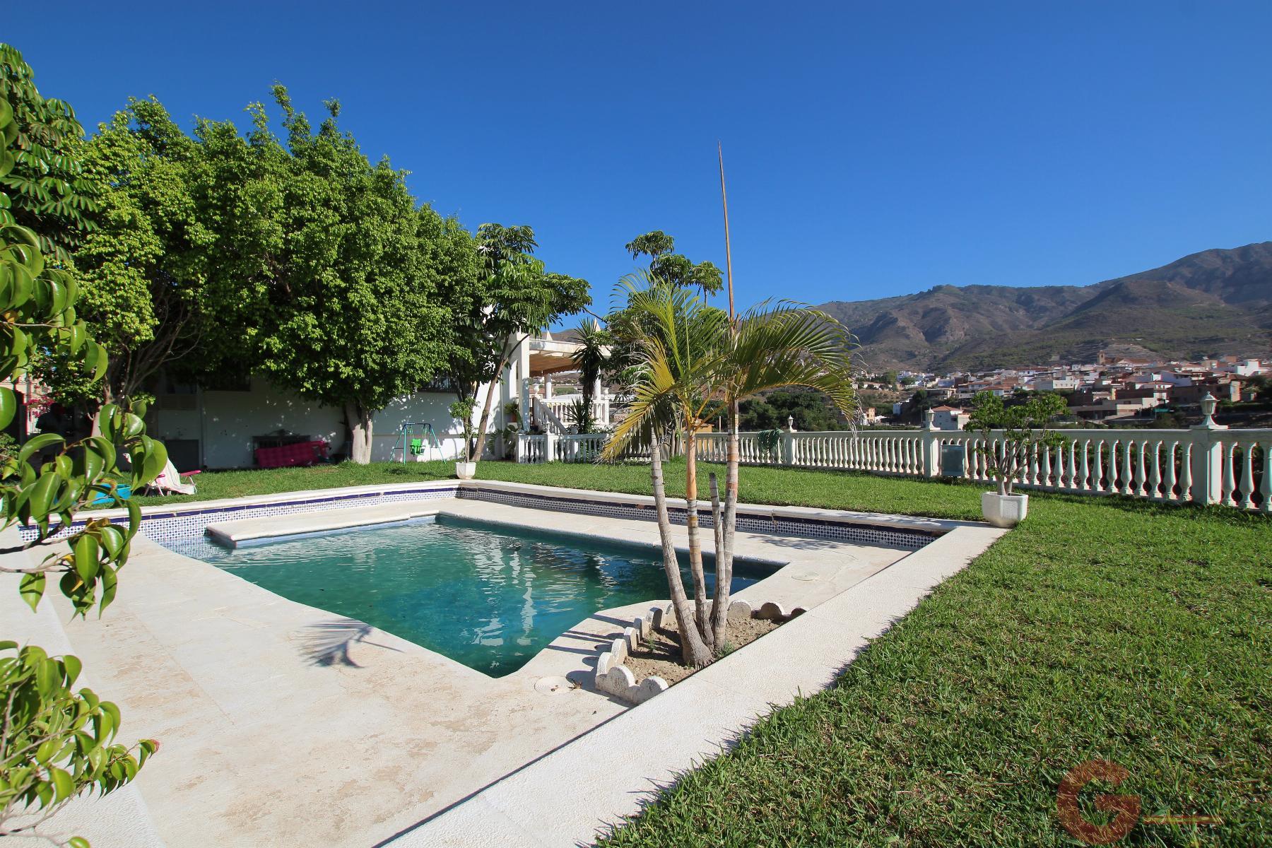 Venta de finca rústica en Molvízar