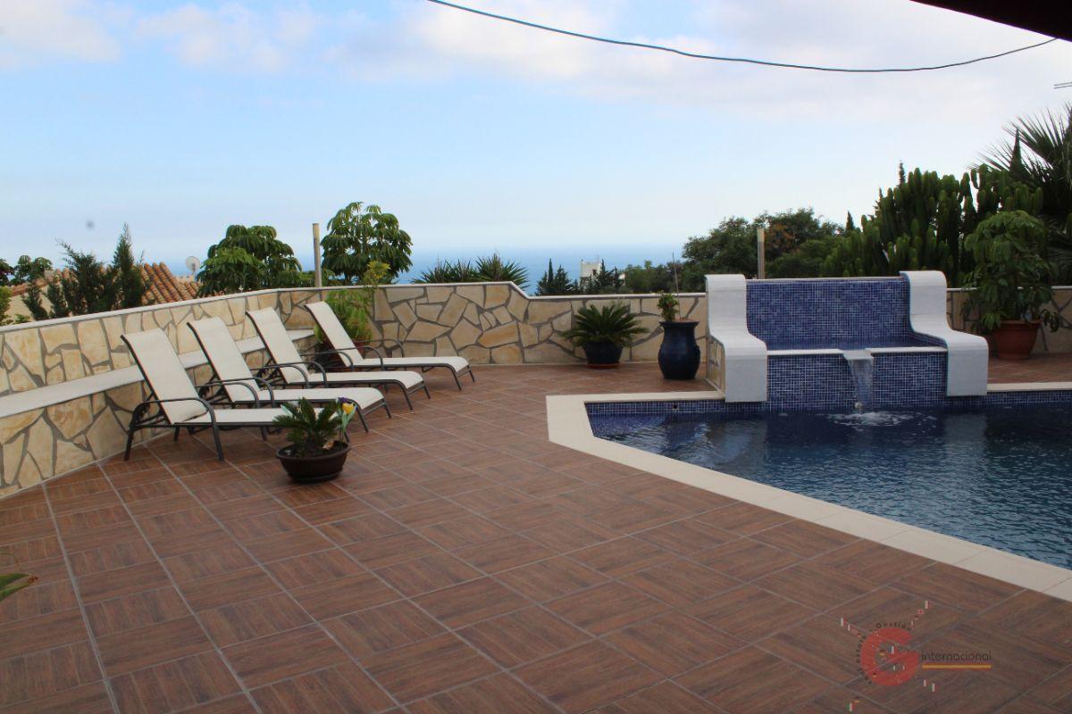 For sale of villa in Salobreña