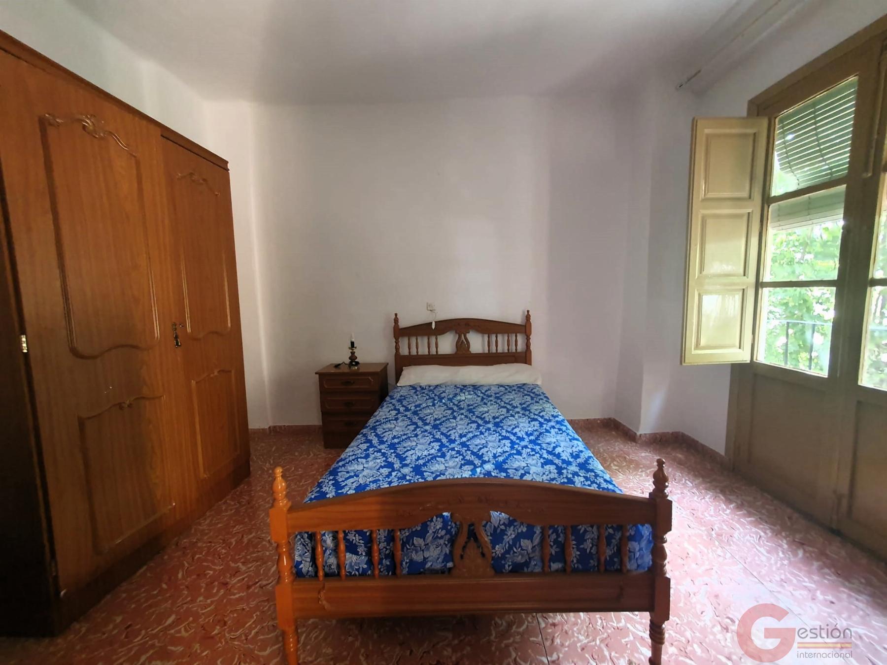 For sale of flat in Lanjarón