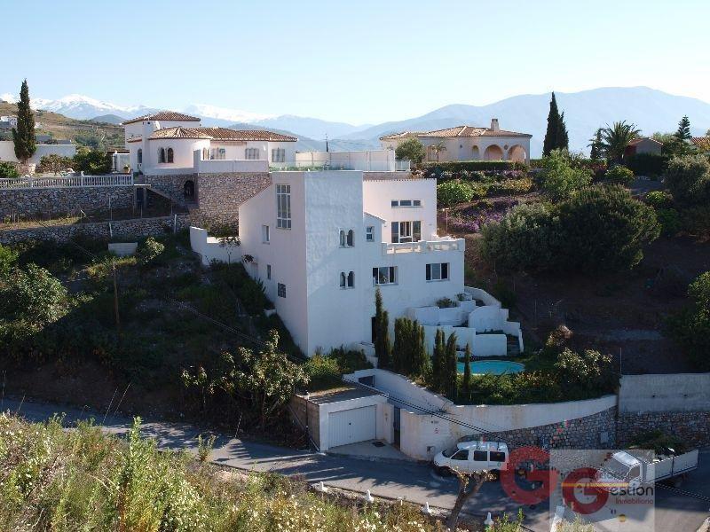 For sale of villa in Salobreña