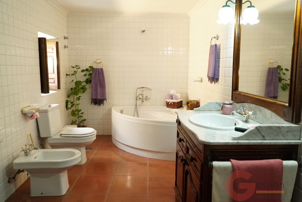 For sale of building in Guadix
