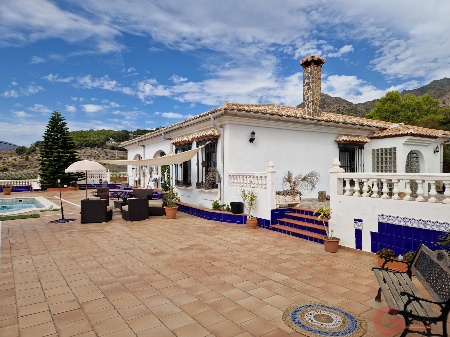 Venta de finca rústica en Molvízar