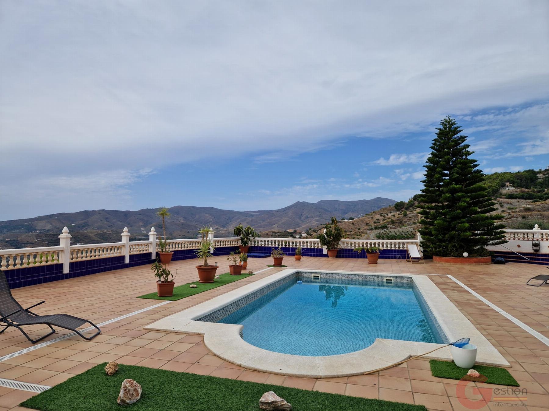 Venta de finca rústica en Molvízar
