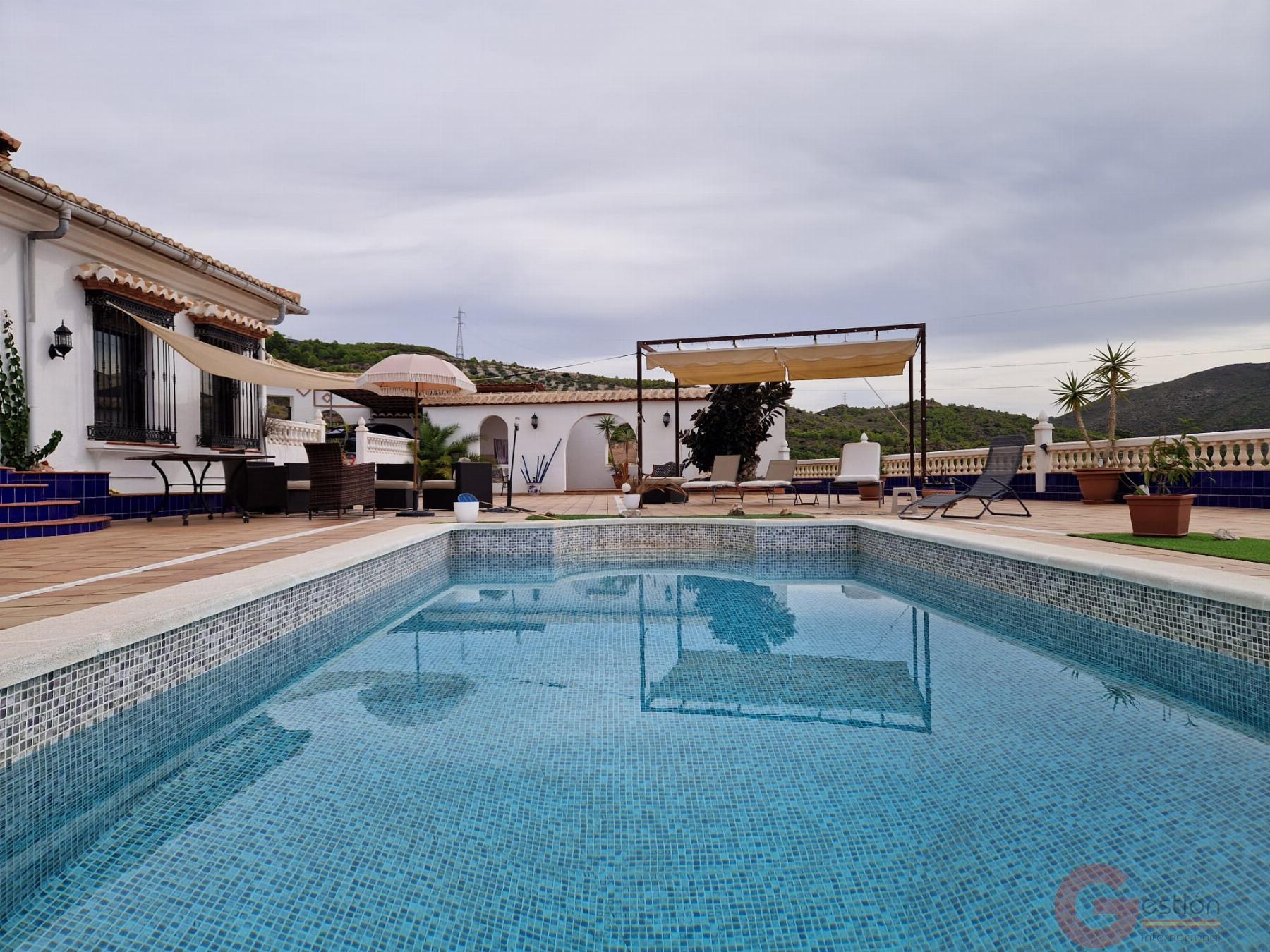 Venta de finca rústica en Molvízar