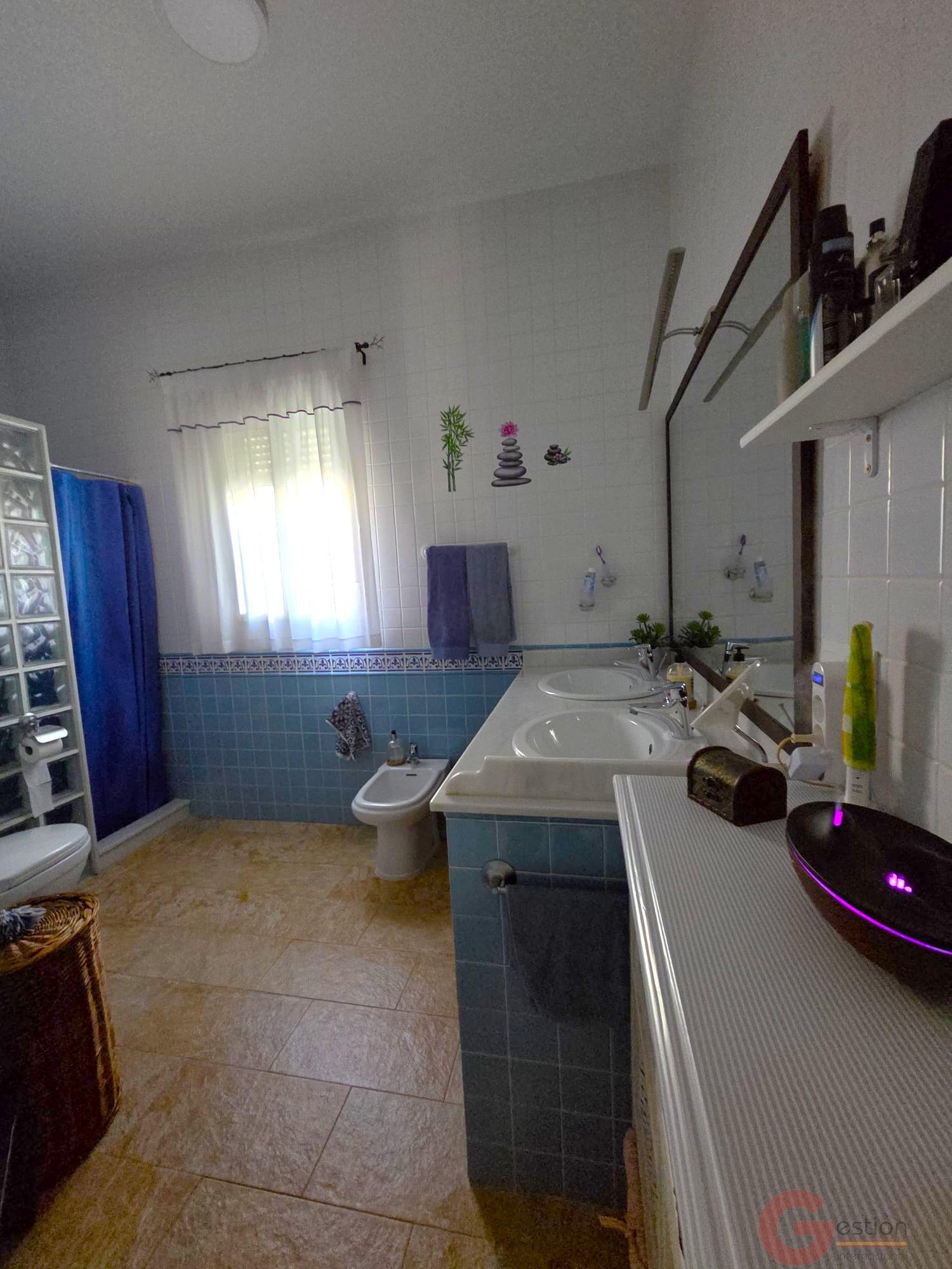 Venta de villa en Iznájar