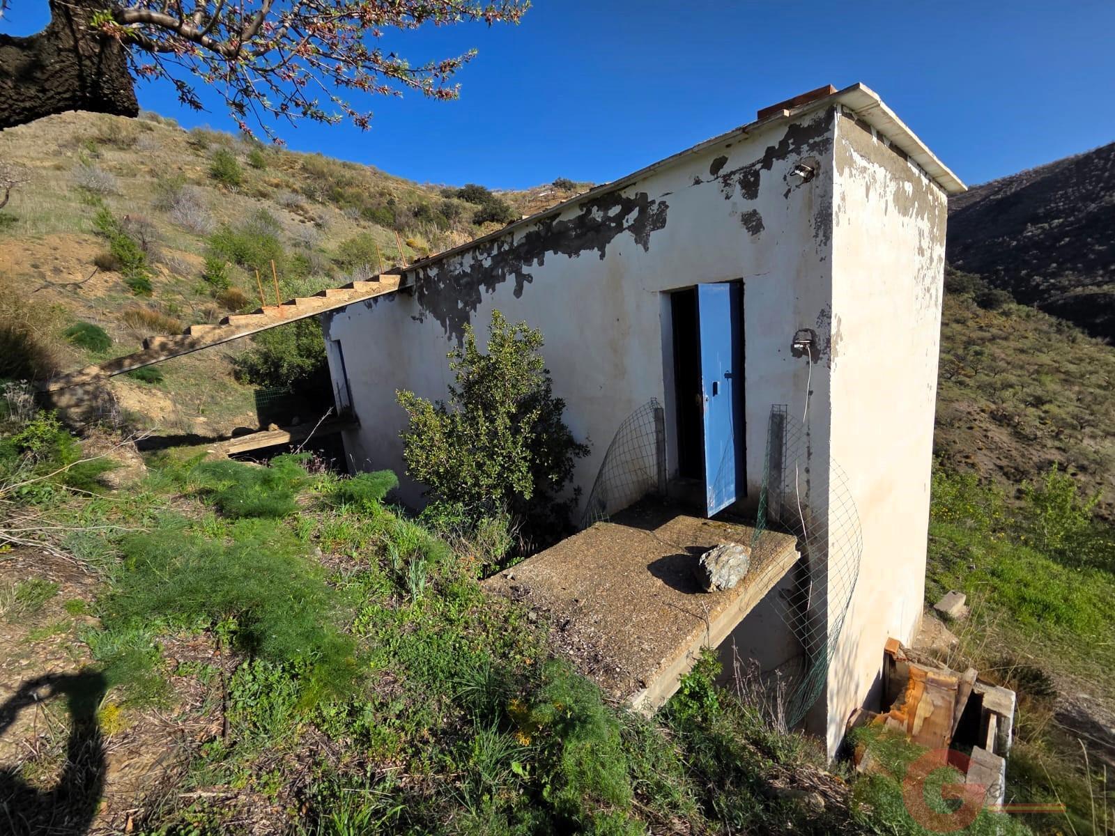 Venta de finca rústica en Torvizcón