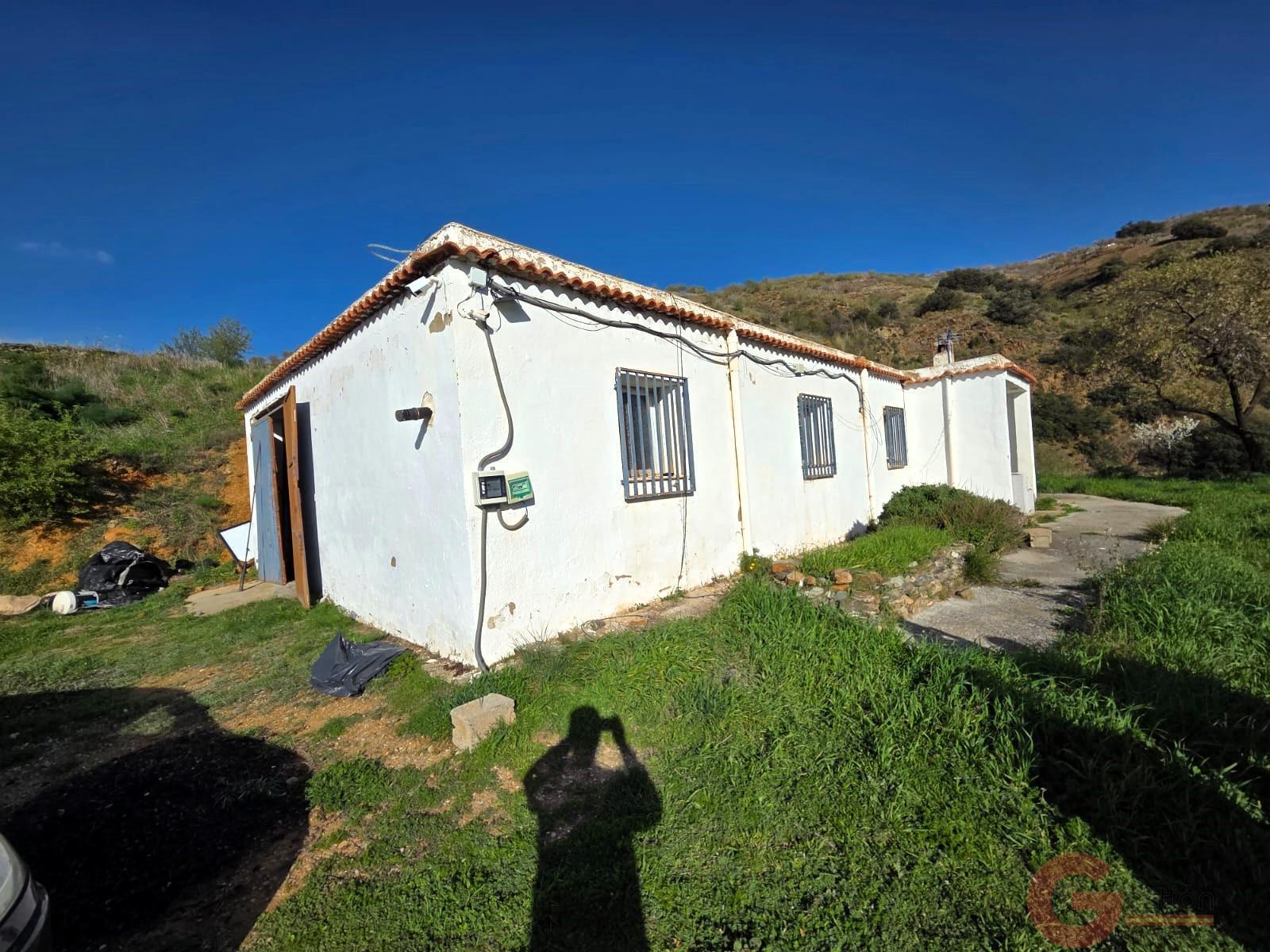 Venta de finca rústica en Torvizcón