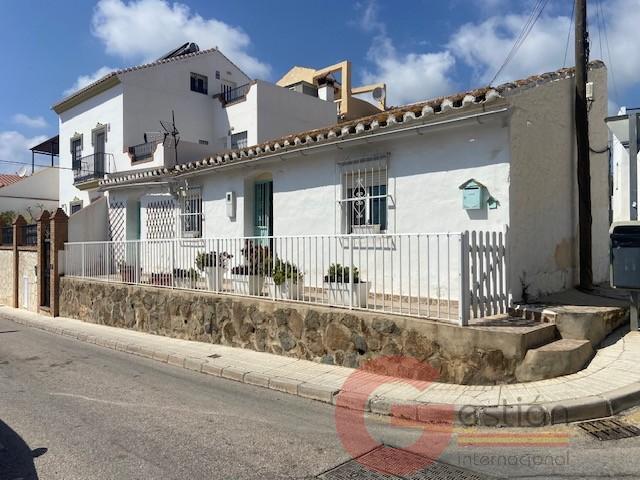 Venta de villa en Almayate Bajo