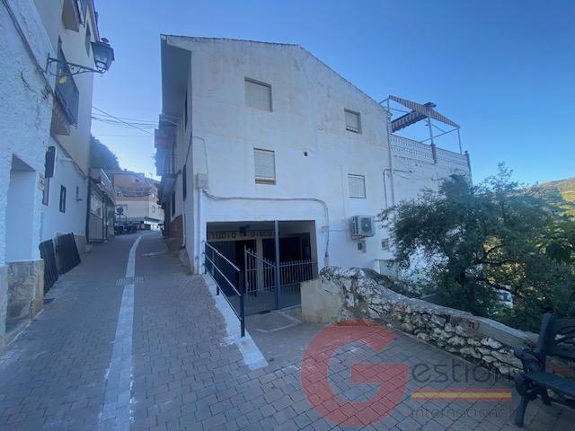 Venta de edificio en Otívar