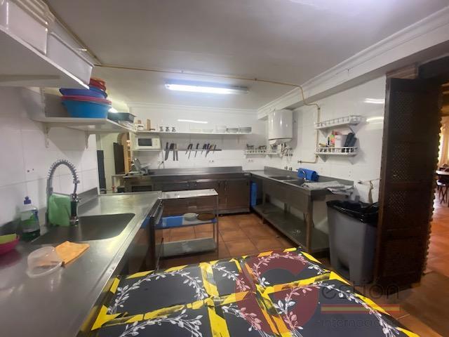 Venta de edificio en Otívar