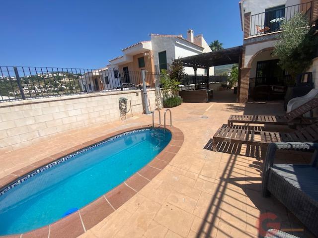 Venta de villa en Alcaucín