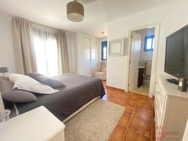 Venta de villa en Alcaucín