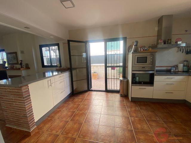 Venta de villa en Alcaucín