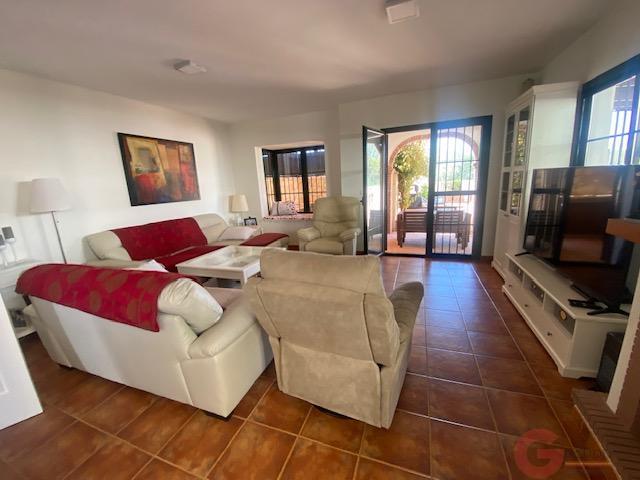 Venta de villa en Alcaucín
