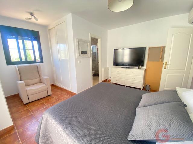 Venta de villa en Alcaucín