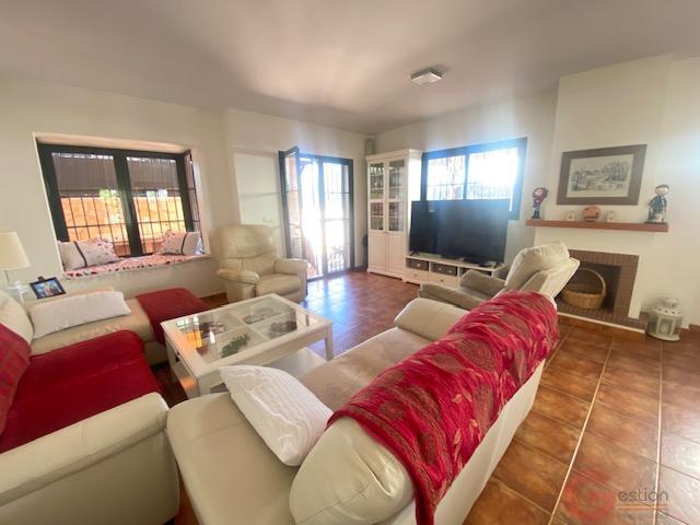 Venta de villa en Alcaucín