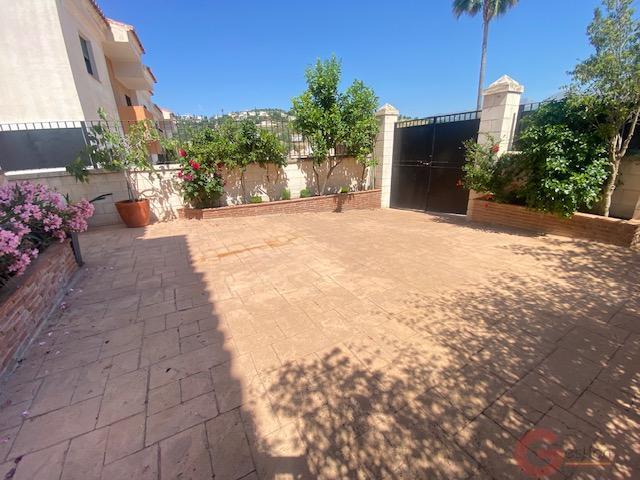 Venta de villa en Alcaucín