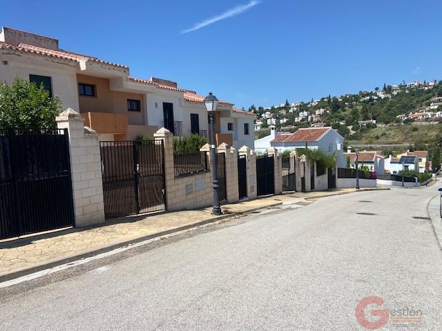 Venta de villa en Alcaucín