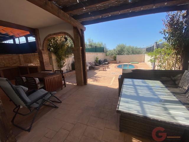 Venta de villa en Alcaucín